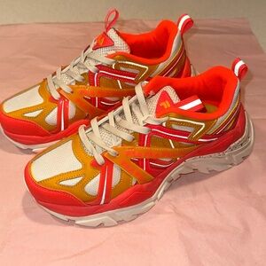 🧡NWOT FILA sneakers